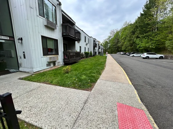 175 Mill Pond Rd, Hamden, CT