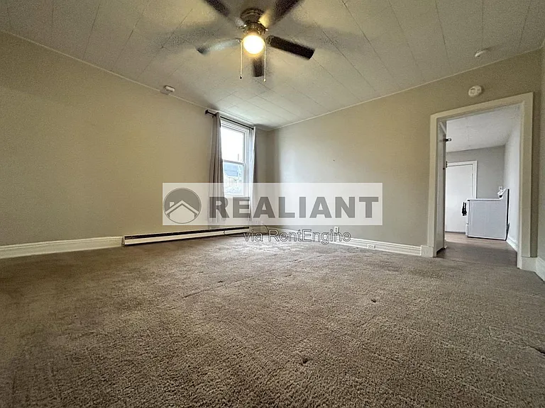 2227 Howell St #1 — Photo 11