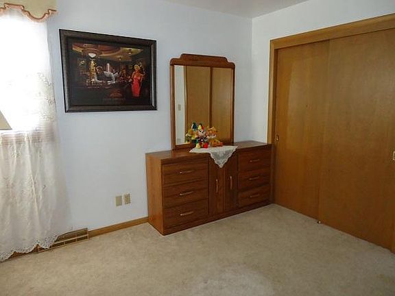 3rd image of 5709 S 104th St #5711