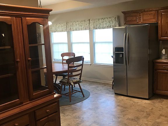 3rd image of 702 SW Harvest Cir