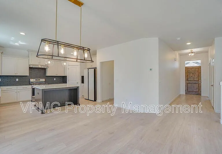 935 SE 36th St — Photo 14