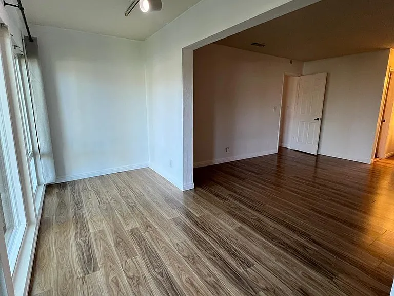 438 Ridgeview Dr — Photo 3