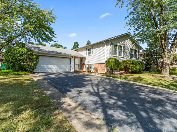 214 W Hintz Rd, Arlington Heights, IL 60004