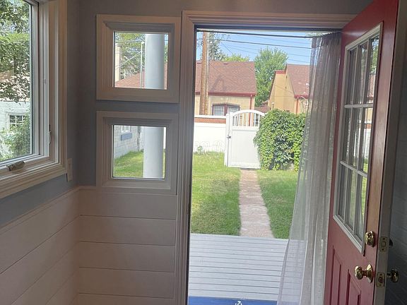 4th image of 957 S Washington St APT 1