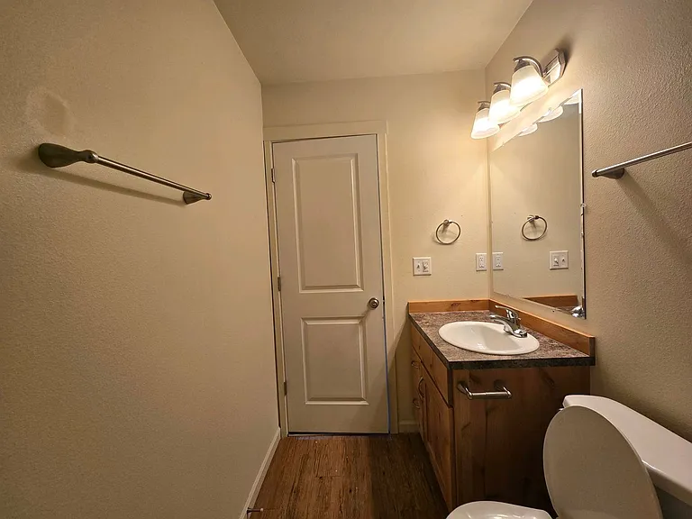 1802 College St #1810 — Photo 25