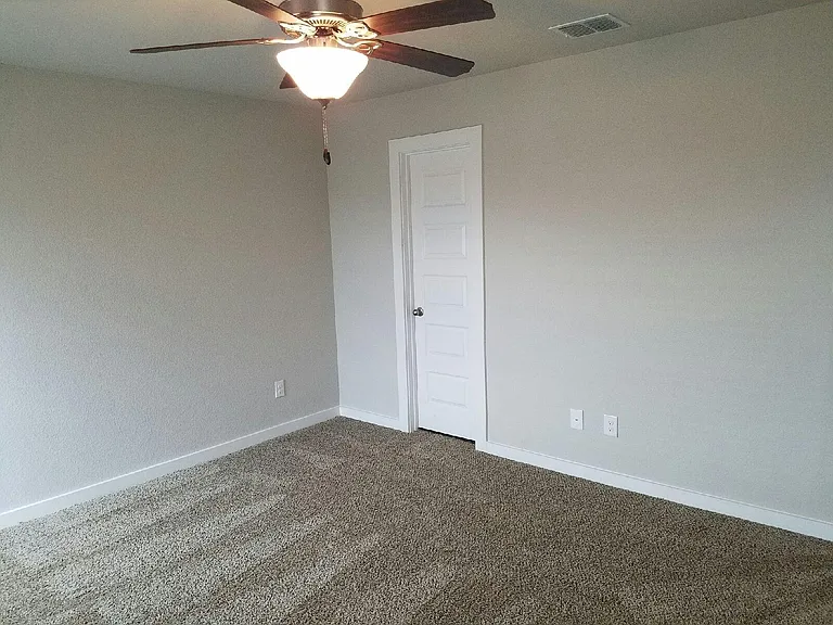 160 Lakeview Ct — Photo 4