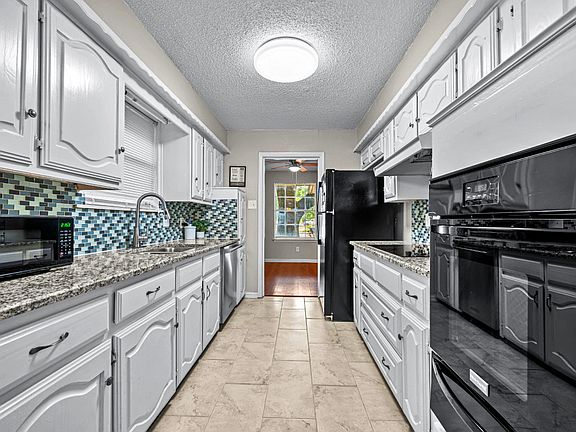 5th image of 1113 Greenbriar Dr #17016972