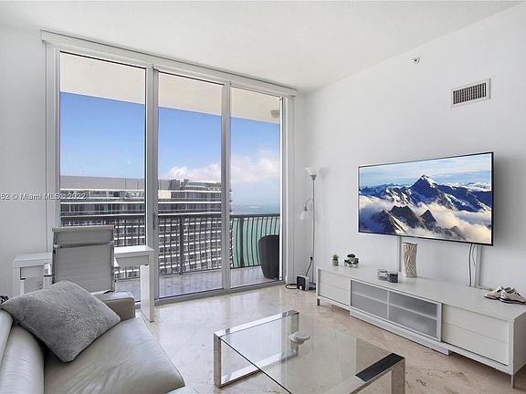 3rd image of 1750 N Bayshore Dr APT 5605