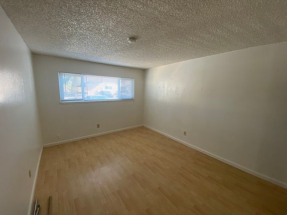 3rd image of 4552 Ashcroft Ave APT 33-A