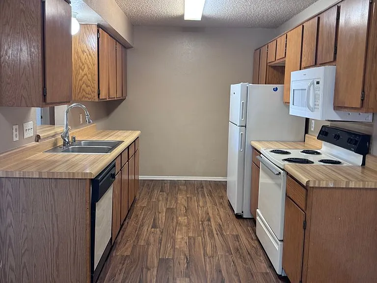Crown Ridge Apartments — Photo 15