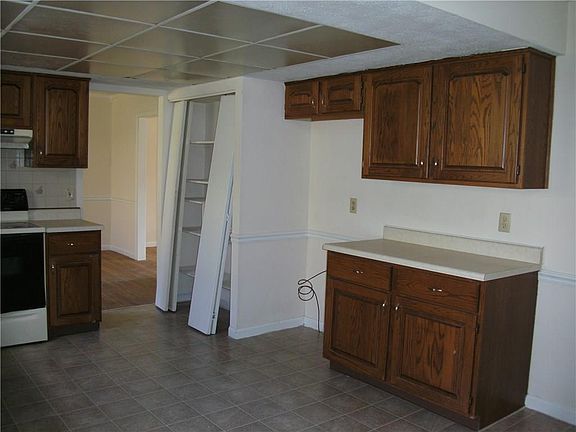 4th image of 3901 Honeybrook Ave