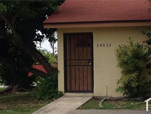 3 bed, 1200 sqft, $2,300 — Photo 2
