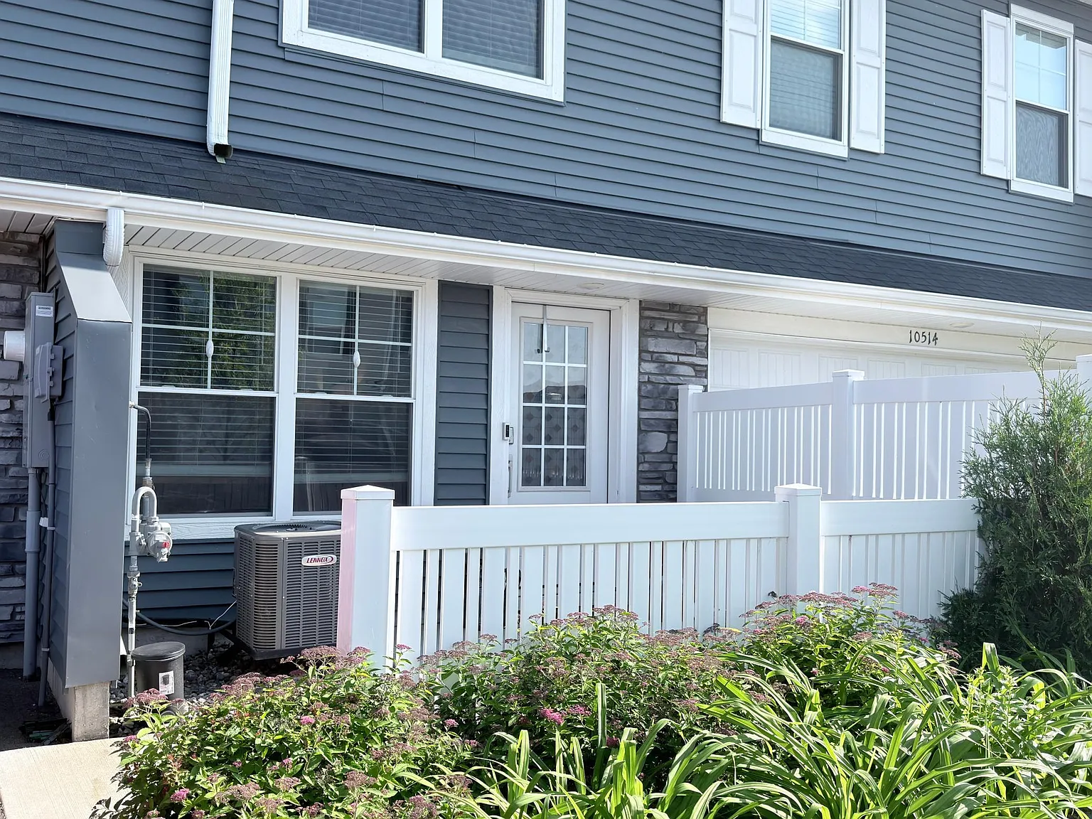 3 bed, 2.5 bath, 1782 sqft, $2,495 — Photo 2