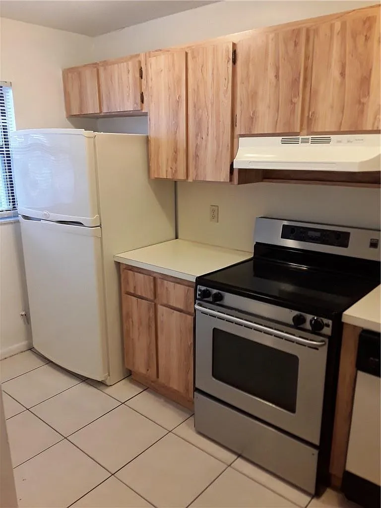 2 bed, 2.5 bath, 1100 sqft, $2,050 — Photo 3