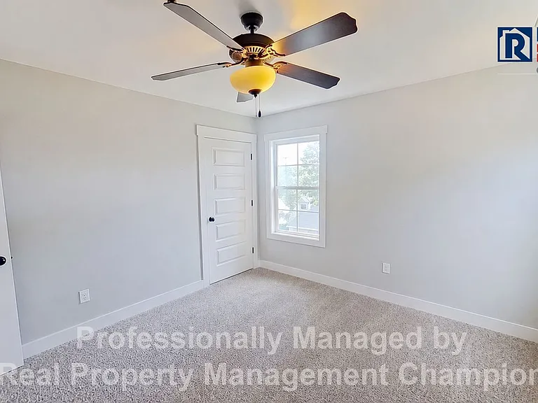 241 E Ivybridge Dr — Photo 16