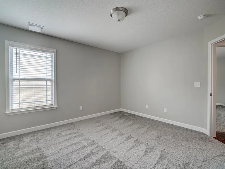 732 Shelburne Ln — Photo 43