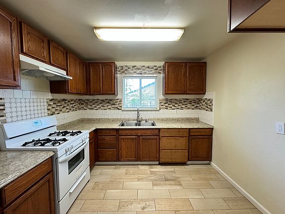 5th image of 1728 Quincy St APT A
