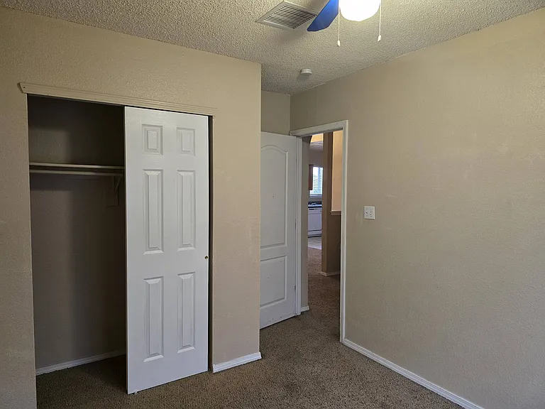 12105 Castle View Way — Photo 10