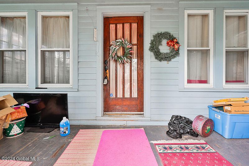 3rd image of 7 Putnam Street