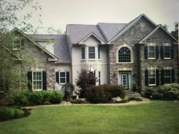 5615 Kernsville Rd, Orefield, PA 18069