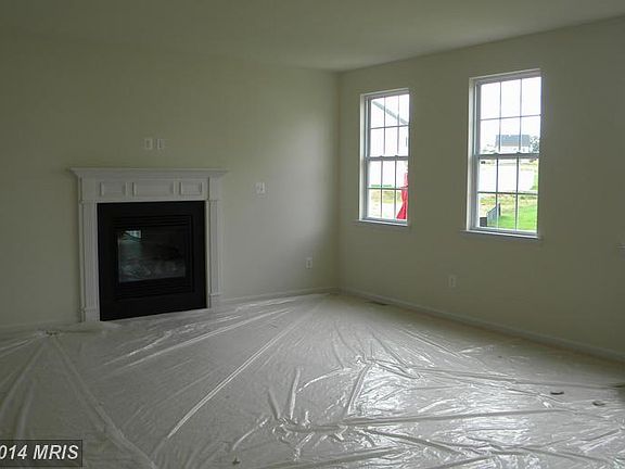 5th image of 309 Whirlaway Dr