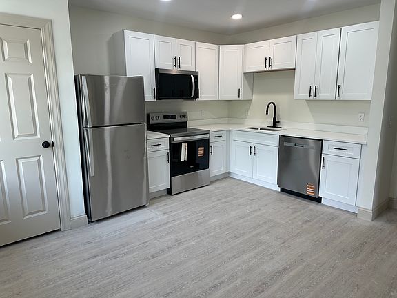 2nd image of 531 Smith St #103