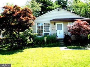 215 S Warwick Rd, Magnolia, NJ 08049