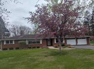 W5909 Brick Church Rd, Fontana, WI 53125