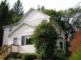 28 Hillwood Dr, Huntington Station, NY