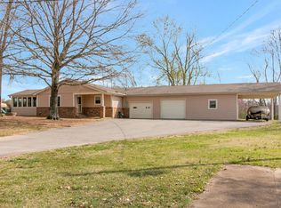 955 Hill Rd, Paris, TN 38242