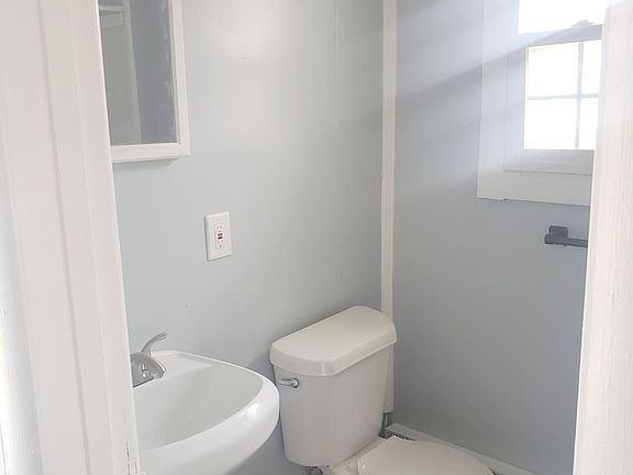 4th image of 5066 Pershing Ave #2