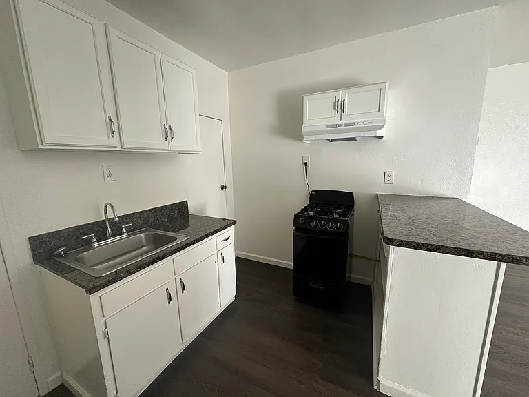 2232 W Via Corona #H — Photo 3