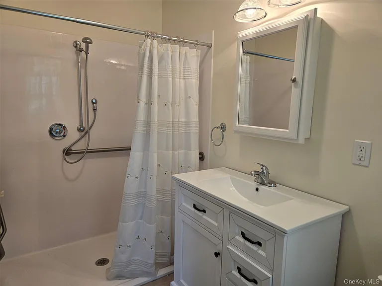 2758 N Cedar Ave — Photo 16