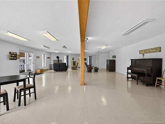 3rd image of 15 Benjamin Portage Rd N