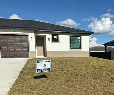 3 bed, 2.0 bath, 1218 sqft, $1,725 — Photo 1