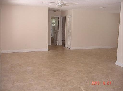 5th image of 401 SE Essex Drive