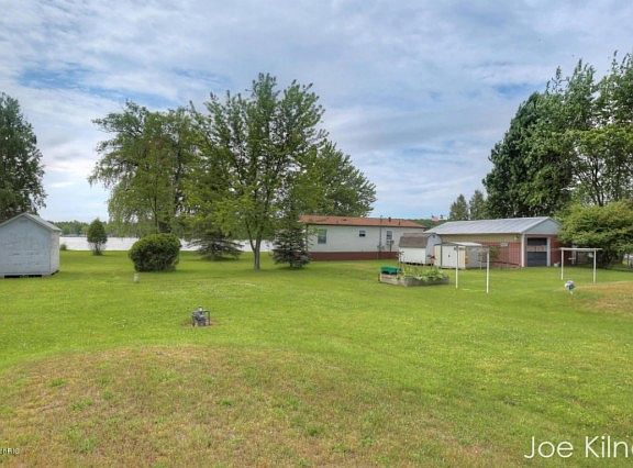 3rd image of 9016 Redwood Dr
