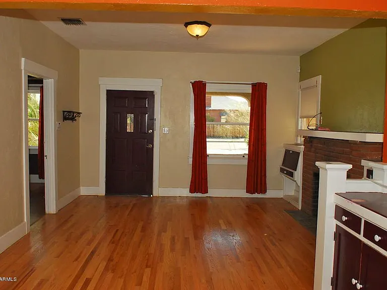 909 N 7th Ave — Photo 15