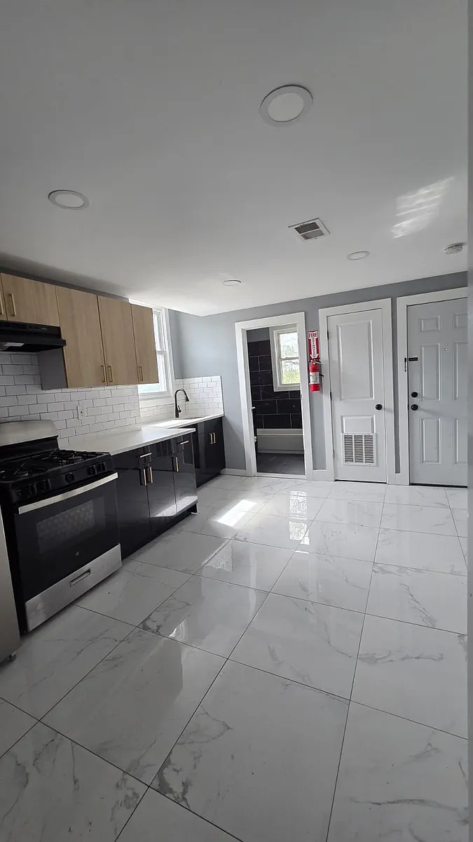 Building Photo - 559 Grove St #2