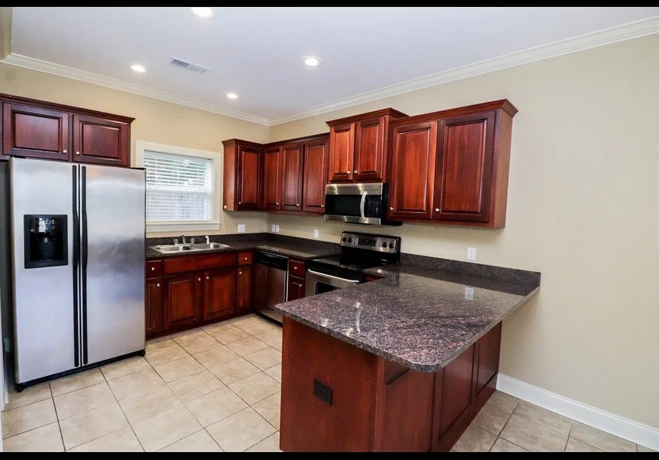 3 bed, 2.5 bath, 1558 sqft, $2,500 — Photo 3