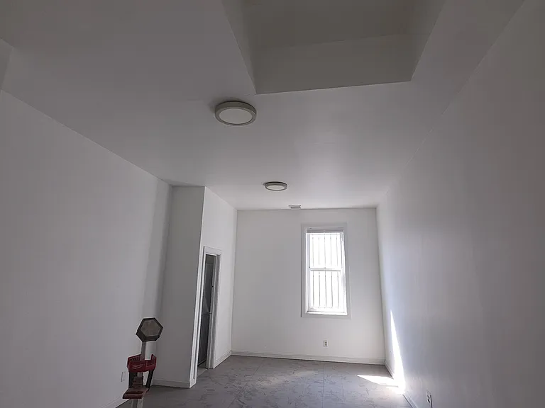 129 11th St #2R — Photo 8