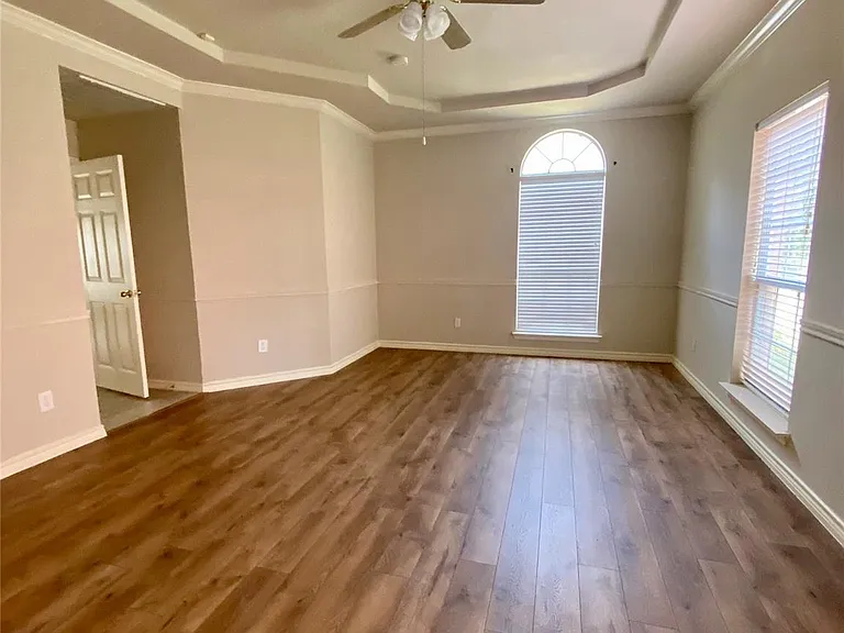 8004 Case Dr — Photo 2