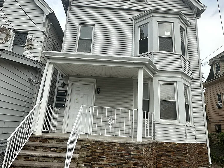 274 Cleveland St #2 — Photo 5