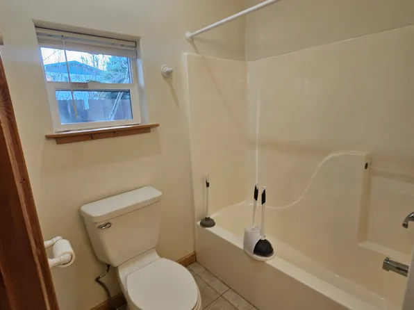 1601 Main St APT B, Sandpoint, ID 83864