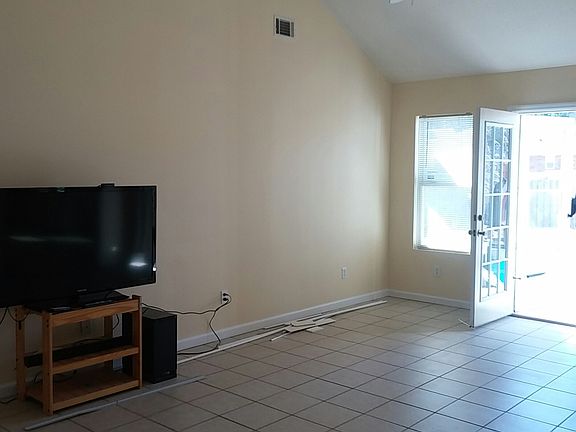 3rd image of 4817 Jasmine Way