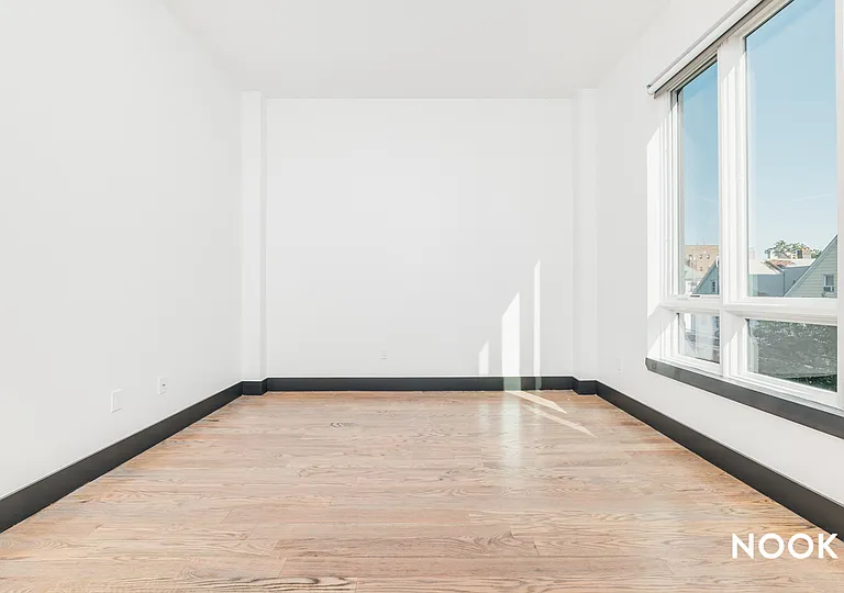 586 E 32nd St #4B — Photo 7