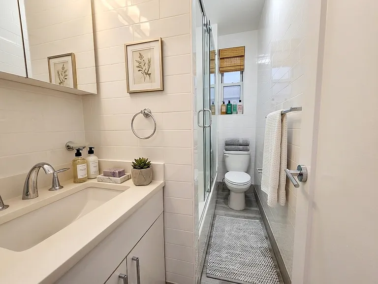 156 E 37th St #1A — Photo 3