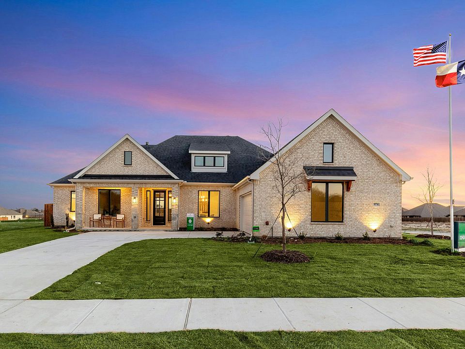 Front of Kentsdale Farms home in DeSoto, TX by Kindred Homes