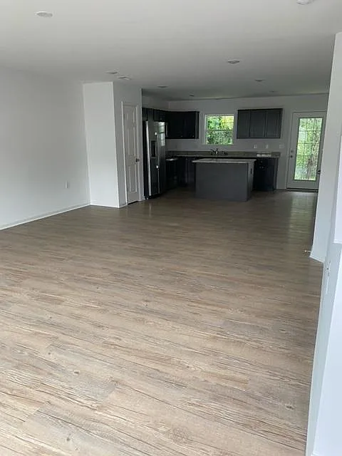 3 bed, 2.5 bath, 1480 sqft, $1,800 — Photo 3
