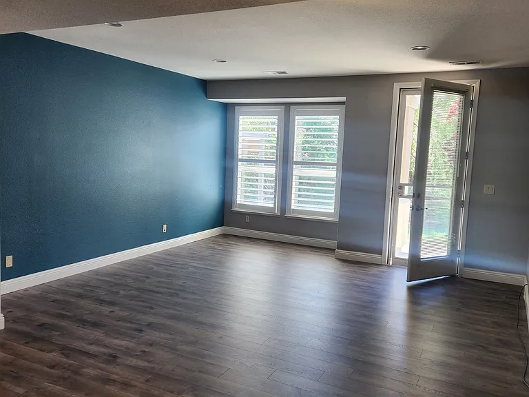 4742 Village Green Pkwy — Photo 31